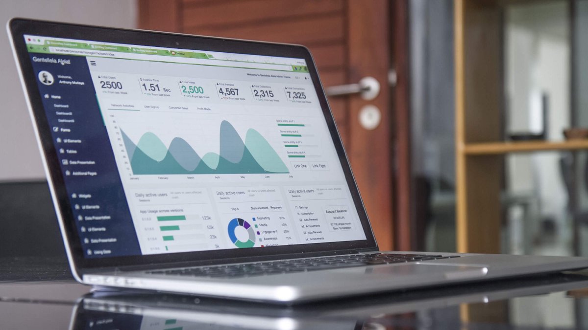 Unlocking the Power of HR Data - Navigating HRIS Data Management in the Digital Age